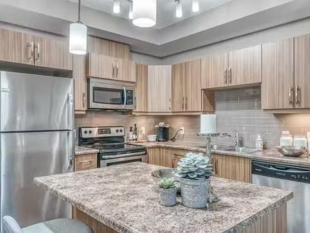 Deal! Unit 1 Bed Edgewater