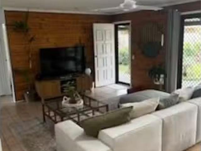 Cozy UNIT 2/4 Adelong Crescent, Buddina Apartment for rent Li.