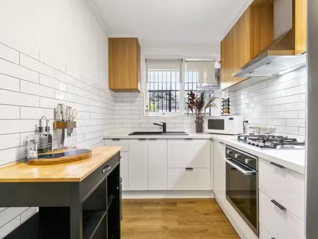 Charming Unit 4/8 Newstead St, Maribyrnong VIC 3032