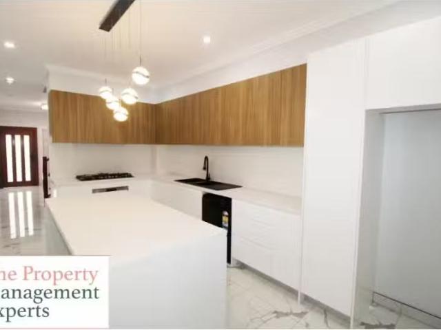 Deal! Fairfield Road, Guildford West Townhouse for rent Liste.