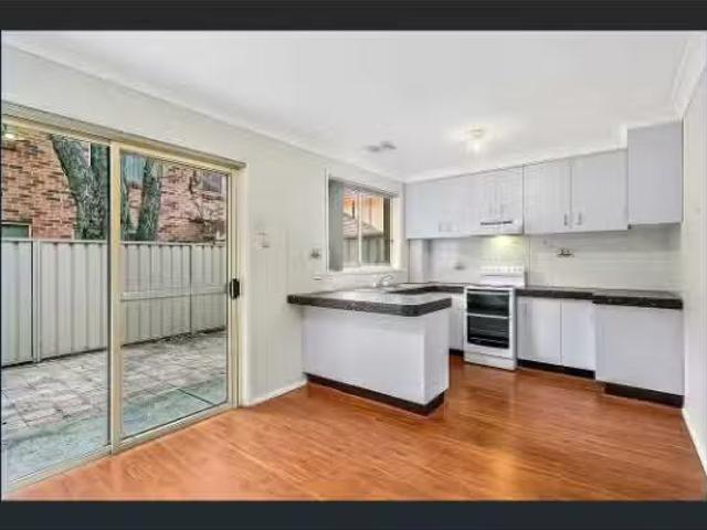 Rental! Level 8/18 20/ Bateman Avenue, Albion Park Rail Townho.