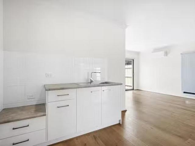 Nice ROOM 1/23 Blackwood Parade, Heidelberg West, VIC 3081