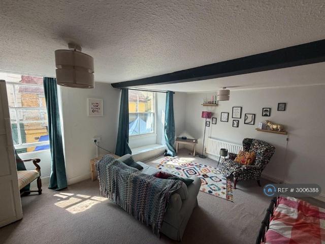 Cheap St, Sherborne, DT9 2 bed flat to rent £1,000 pcm £231 pw