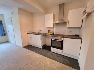 Cheap Studio flat for rent in Badminton Road, Downend, Bristol.