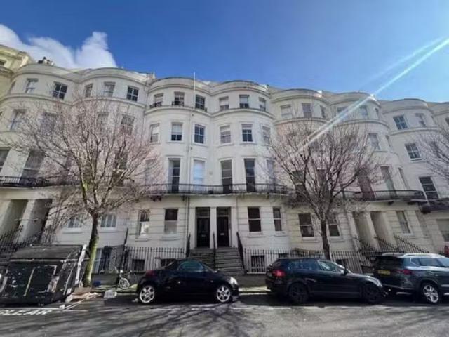 Cozy Studio flat for rent in Brunswick Place, Hove, BN3 1NA. BN3