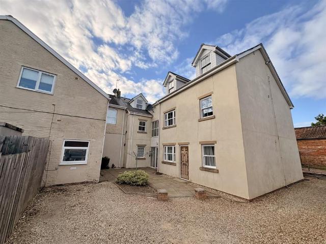 Cheddon Road, Taunton 1 bed apartment to rent £800 pcm £185 pw