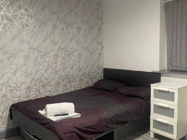 Cheetham Hill, Manchester M8, 1 bed flat to rent, £1,200 pcm | PrimeLocation