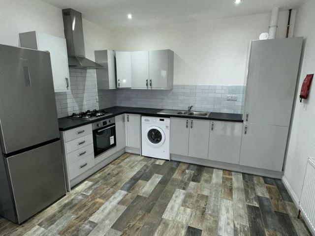 Cheetham Hill Road, Manchester M8 1 bed flat to rent £975 pcm £225 pw