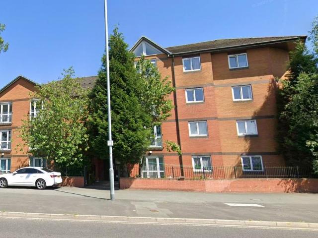 Cheetham Hill Road, Manchester M8 3 bed duplex to rent £1,450 pcm £335 pw