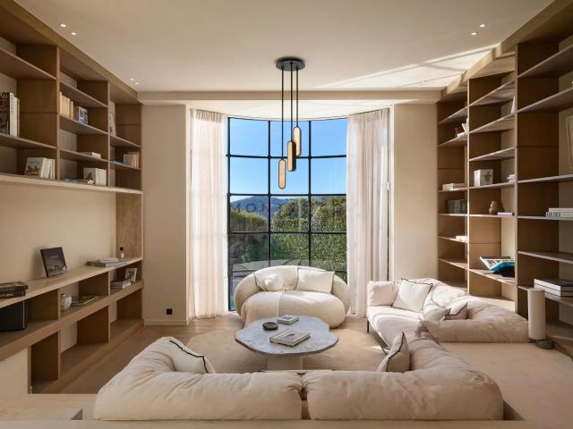 Chef‑d’œuvre contemporain de 750 m² avec vue mer panoramique à louer à Villefranche sur Mer