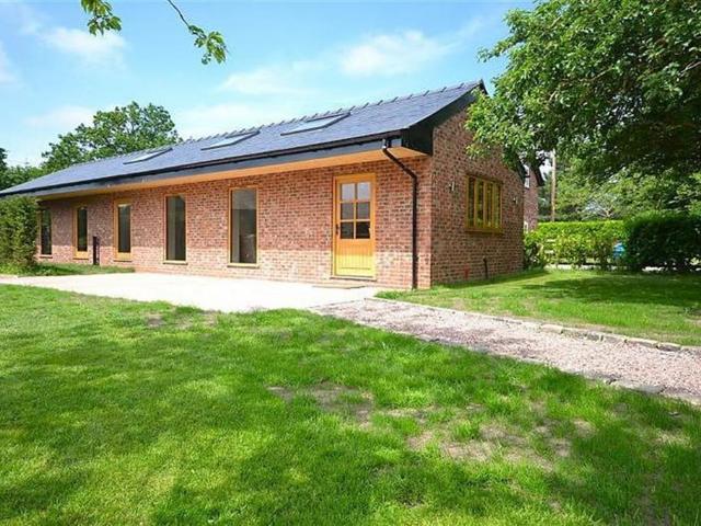 Chelford Lane, Over Peover, Knutsford 2 bed barn conversion to rent £2,750 pcm £635 pw
