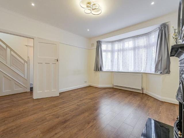 Chelford Road, Bromley, BR1 3 bed end of terrace house to rent £2,750 pcm £635 pw