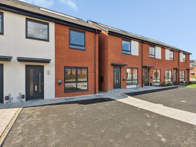 Yealm Close, Chellaston, Derby. 3 bed semi detached house to rent £1,355 pcm £313 pw