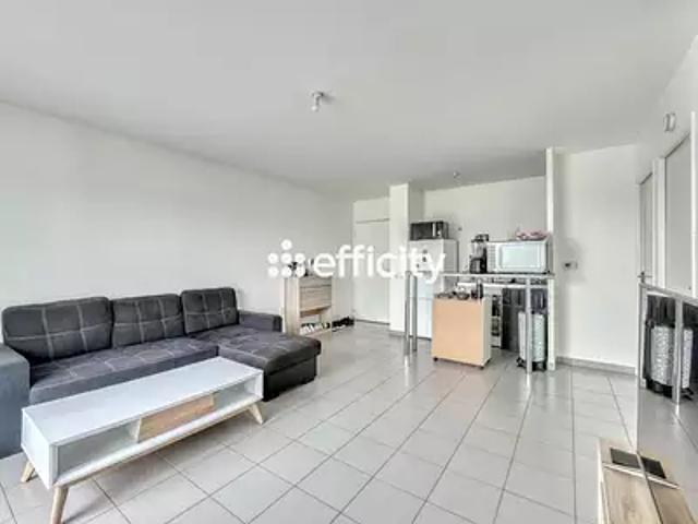 Chelles 77500 Achat / Vente appartement 2 pièces t2 au dernier étage balcon