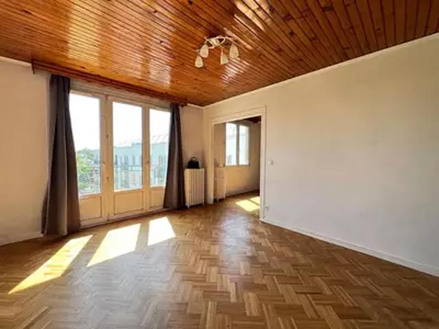Chelles 77500 Achat / Vente appartement 3 pièces t3 au dernier étage cave
