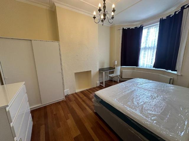 Chelmsford Road, London, N14 House share to rent £750 pcm £173 pw
