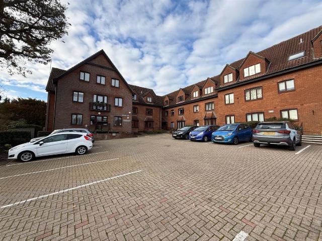 Chelmsford Road, Shenfield, Brentwood CM15, 1 bed flat to rent, £1,295 pcm | PrimeLocation