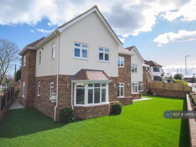 Chelmsford Road, Shenfield. 1 bed flat to rent £1,595 pcm £368 pw