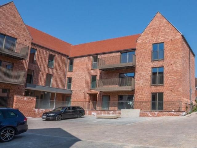 Chelmsford Road, Shenfield 2 bed flat to rent £2,395 pcm £553 pw