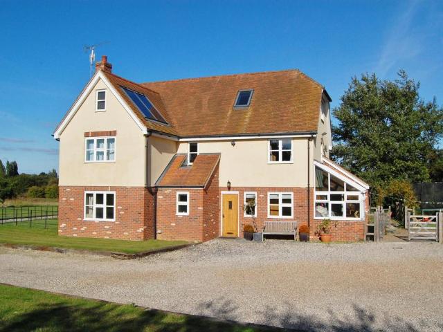 Chelmsford 5 bed detached house to rent £4,000 pcm £923 pw