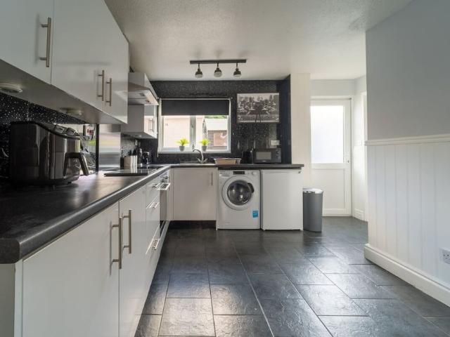 Chelmsley Wood, B37 7LD, United Kingdom | 3 bed house for rent #136648592 | Rentberry