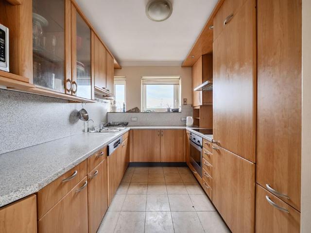 Chelsea Manor Court, Chelsea, London. 3 bed maisonette to rent £4,009 pcm £925 pw