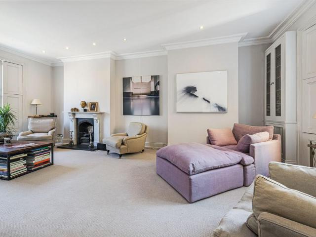 Chelsea and Westminster Hospital, 369 Fulham Road, Lot's Village, London, SW10 9NH, United Kingdom | 3 bed townhouse for rent #140800264 | Rentberry