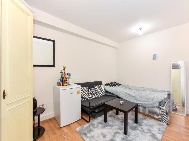 Chelsea Cloisters, Chelsea SW3 1 bed apartment to rent £2,817 pcm £650 pw