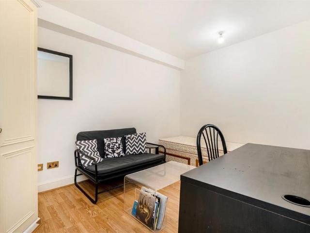 Chelsea Cloisters, London SW3 1 bed flat to rent £2,817 pcm £650 pw