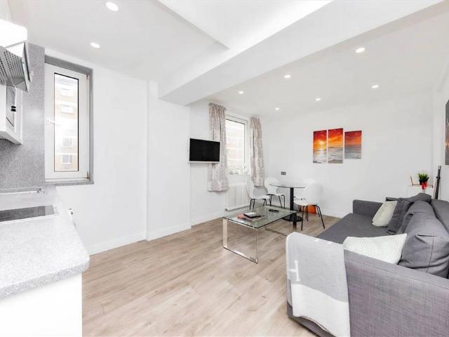 Chelsea Cloisters, London SW3 1 bed flat to rent £3,142 pcm £725 pw