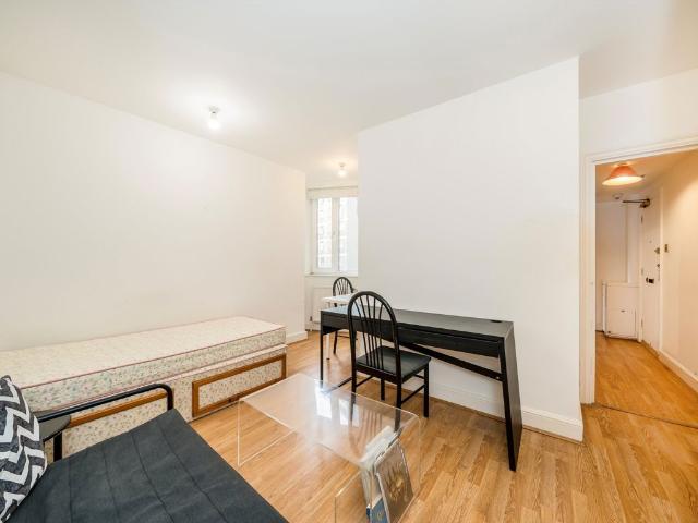 Chelsea Cloisters, Sloane Avenue SW3, 1 bed flat to rent, £2,817 pcm | PrimeLocation