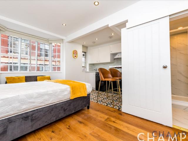 Chelsea Cloisters, Sloane Avenue, SW3 Studio to rent £1,907 pcm £440 pw