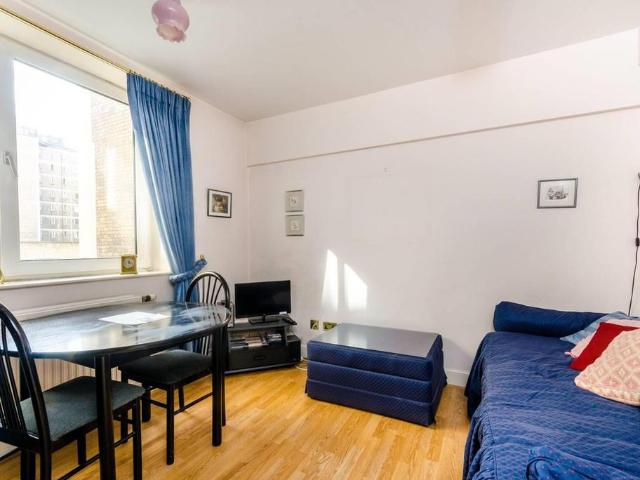 Chelsea Cloisters, Sloane Avenue. 1 bed flat to rent £2,817 pcm £650 pw