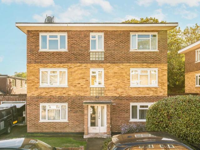 Chelsea Close, Hampton Hill TW12, 1 bed flat to rent, £1,495 pcm | PrimeLocation
