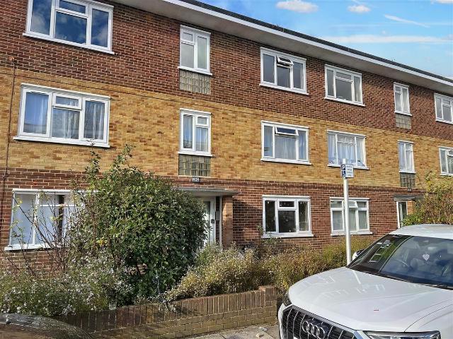 Chelsea Close, Hampton Hill, Hampton TW12, 1 bed flat to rent, £1,250 pcm | PrimeLocation