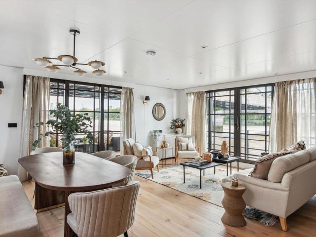 Chelsea Embankment, London, SW3 2 bed houseboat to rent £14,083 pcm £3,250 pw