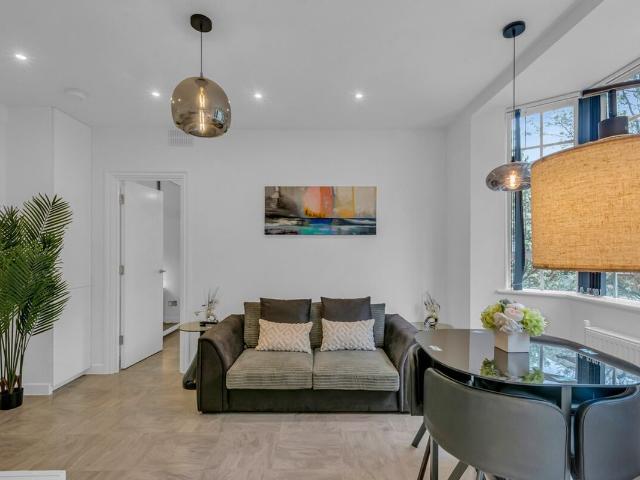 Chelsea SW3, 1 bed flat to rent, £5,823 pcm | PrimeLocation