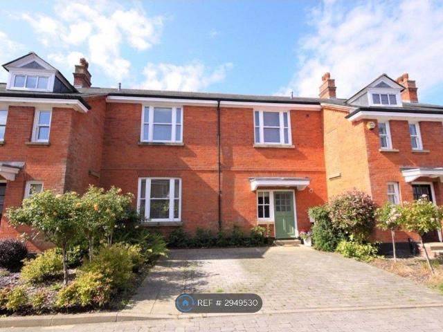 Chelsea Way, Brentwood CM14, 4 bed terraced house to rent, £2,700 pcm | PrimeLocation