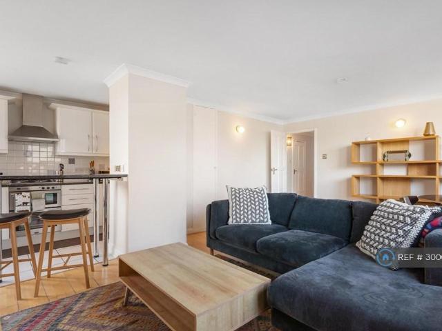 Chelsea Worlds End Estate, London, SW10 2 bed flat to rent £3,150 pcm £727 pw