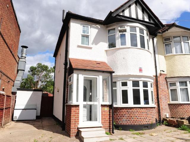 Chelston Approach, Ruislip, HA4 3 bed end of terrace house to rent £2,250 pcm £519 pw