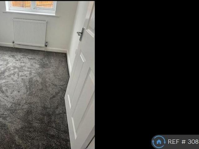 Chelston Ave, Yeovil, BA21 2 bed flat to rent £900 pcm £208 pw