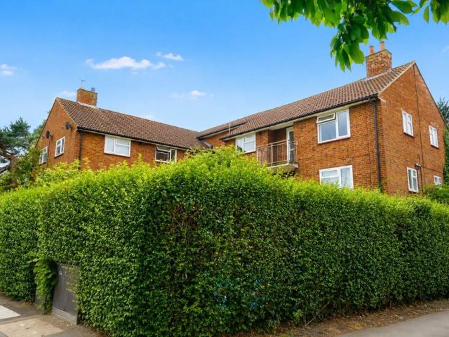Chelwood Avenue, Hatfield AL10, 2 bed flat to rent, £1,500 pcm | PrimeLocation