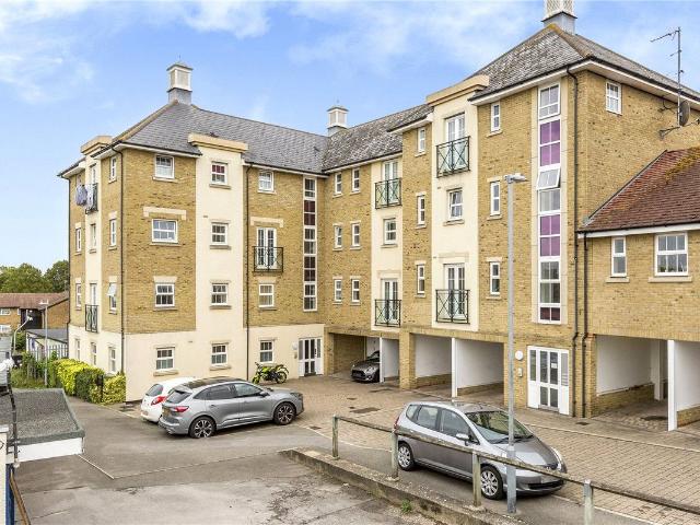 Chelwater, Great Baddow, Chelmsford CM2, 2 bed flat to rent, £1,450 pcm | PrimeLocation