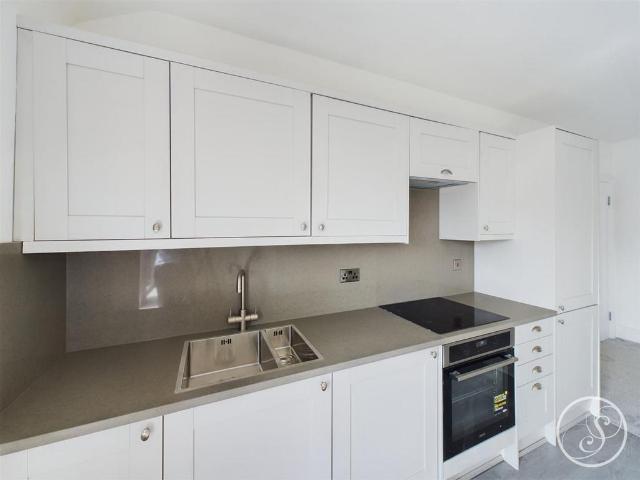 Cheltenham Mount, Harrogate 2 bed flat to rent £1,000 pcm £231 pw