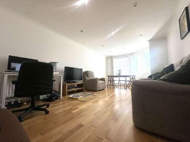 Cheltenham Ct, Dexter Close, St Albans, AL1