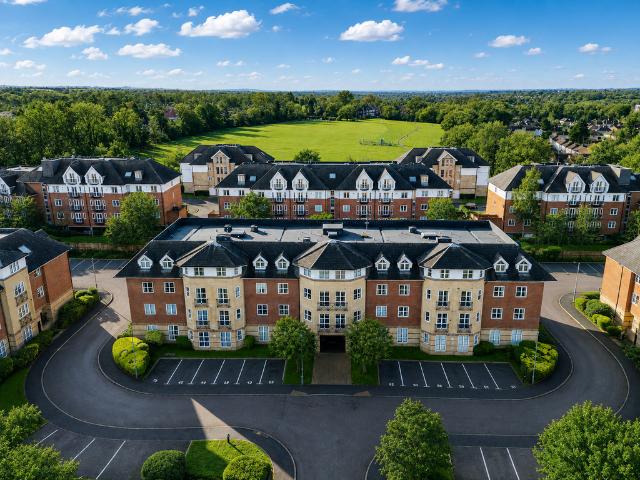 Cheltenham Court, St Albans AL1 2 bed apartment to rent £1,800 pcm £415 pw