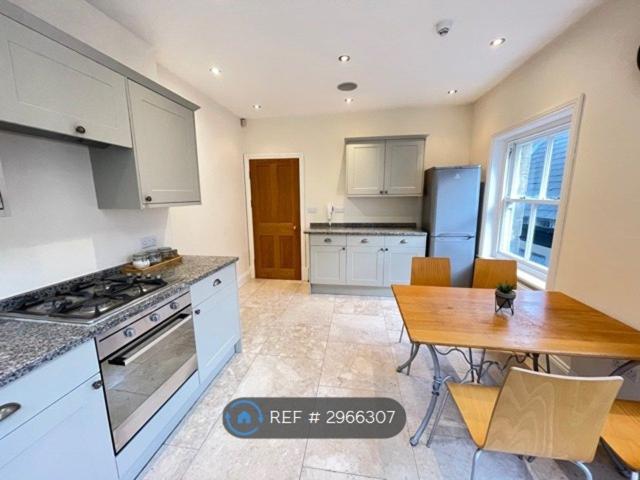 Cheltenham Crescent, Harrogate HG1, 3 bed maisonette to rent, £1,350 pcm | PrimeLocation