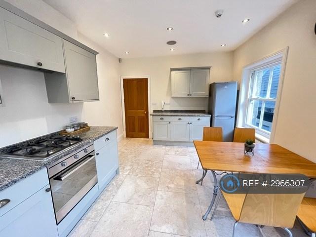 Cheltenham Crescent, Harrogate, HG1 3 bed maisonette to rent £1,400 pcm £323 pw