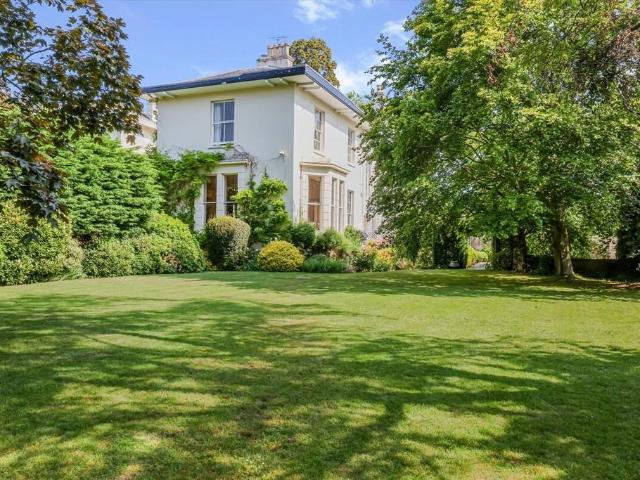 Cheltenham, Gloucestershire 5 bed house to rent £10,000 pcm £2,308 pw