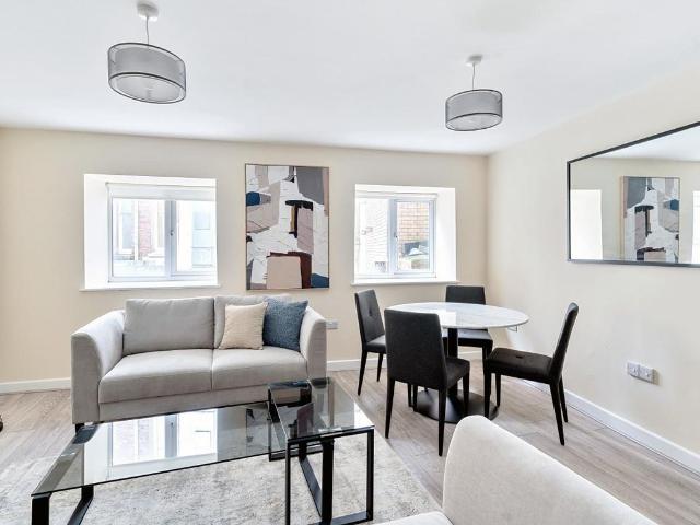 Cheltenham House, Clare Street, Bristol BS1, 2 bed flat to rent, £1,900 pcm | PrimeLocation